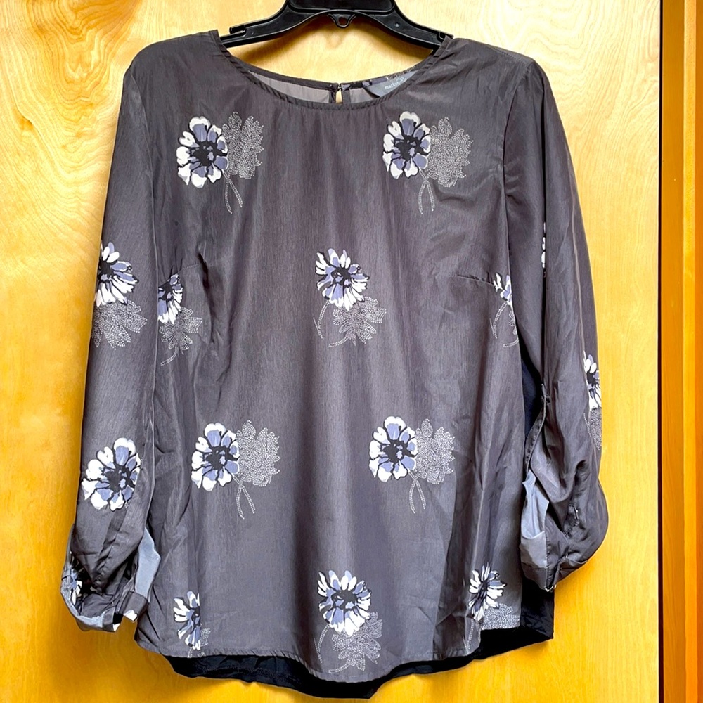 Grey floral Market & Spruce mixed media top